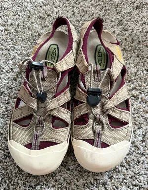 KEEN Women's Beige sandals thumbnail 1