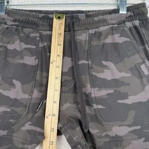 Athleta Camo Farallon Shorts‎ Womens 4 Gray Black Camouflage Drawstring Cotton thumbnail 7