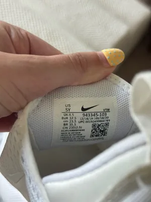 Nike Air Max 270 Shoes thumbnail 2
