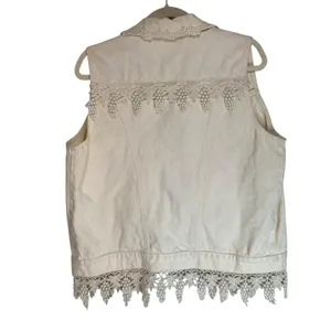 Glitter‎ & Gold Houston Cream Denim Vest Crochet Lace Grape Trim Womens Medium thumbnail 5