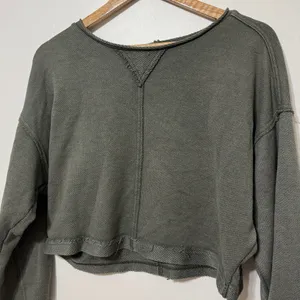 Aerie Cropped Crewneck Sweater Size XS Oversized Beach Party Sweatshirt Green thumbnail 4