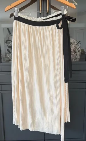 Zara NWT Cream Midi Skirt with Black Tie Waist thumbnail 1
