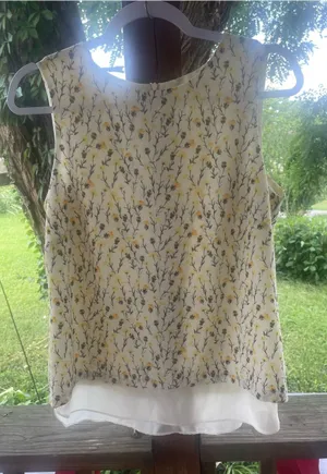 Rose & Olive Yellow Floral Layered Hem Sleeveless Floral Top thumbnail 1