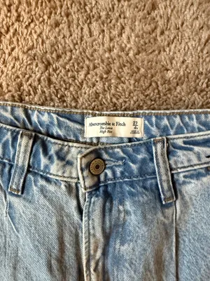 Abercrombie High-Rise Jeans Curve Love thumbnail 2