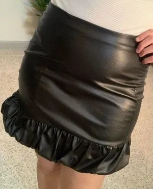 Zip Back Ruffle Hem PU leather Skirt Black Size M thumbnail 1