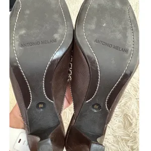 Antonio Melani Brown Suede Leather Mules Heels Size 8M Slip On‎ Shoes thumbnail 7