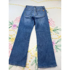 Joe's Jeans‎ The Callie Bootcut Optimist Medium Wash Cropped Jeans Size 24 thumbnail 2
