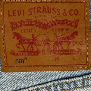 Levi's 501 Blue Women's Mid Rise Distressed Frayed Raw Hem Denim Jeans Shorts 27 thumbnail 3