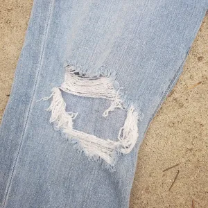 American Eagle mom jeans ripped light wash size 2 women's high rise short thumbnail 3