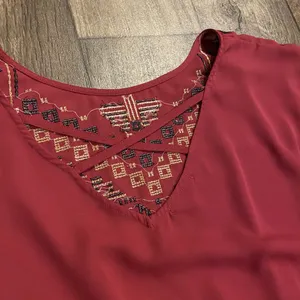 Maurices Aztec Embroidered Peplum Blouse Burgundy Boho Top Medium thumbnail 4