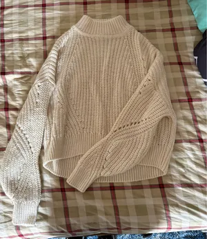 White Sweater H&M thumbnail 1