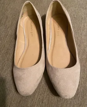 Madden Girl Faux-Suede Ballet Flats Size 7.5 Tan Color thumbnail 1