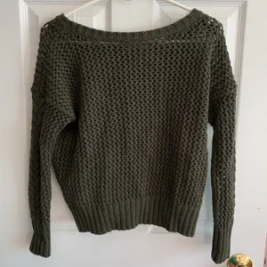 Green sweater thumbnail 3