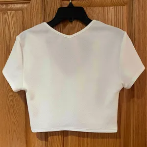 Show Me Your Mumu Miami V-Neck Stretch Crepe Crop Top in Bone‎ Size Medium thumbnail 11