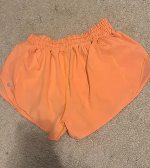 Lululemon Hotty Hot Shorts Low-Rise 2.5" thumbnail 2