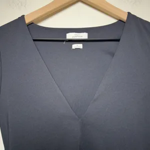 Aritzia Babaton Women Top Medium Black Contour V-Neck Long Sleeve Cropped thumbnail 5