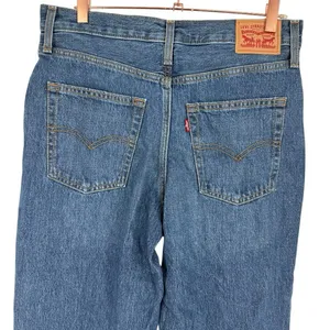 Levi’s Women’s 94 Baggy Cropped Raw Hem‎ Jeans Size 30 thumbnail 5