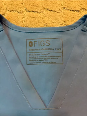 FIGS Clothing Casma Three-Pocket Scrub Top in Ceil Blue size XXS thumbnail 3