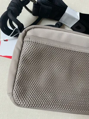 Lululemon Team Canada Future Legacy Easy Access Bag 1.5L COC CPC Logo thumbnail 12