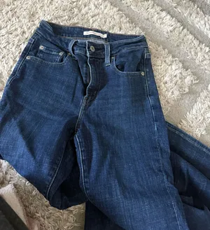 Levi’s Bootcut Jeans Women’s Dark Wash Classic thumbnail 1