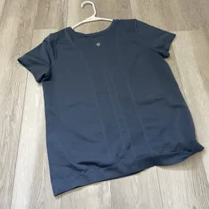 Lululemon Swiftly Tshirt relaxed womens Blue (size 8) running outdoor workout thumbnail 3