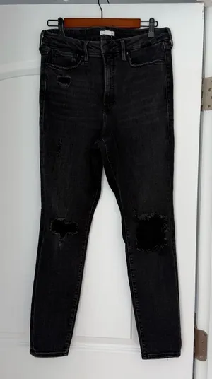 Good American Black Distressed Skinny Jeans Size 12 / 31 Stretch Denim thumbnail 1