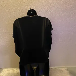 🆕 Julie’s Closet Black Blouse with Accent Necklace thumbnail 6