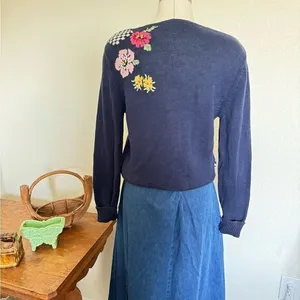 Vintage Floral hand Embroidered Knit‎ Sweater Navy V-Neck Cottagecore 3-D thumbnail 6