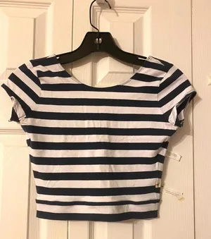 Hollister Crop Top thumbnail 1