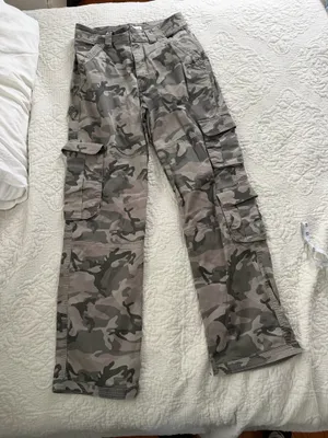 Abercrombie and fitch camo high rise cargo pants size 6l thumbnail 3