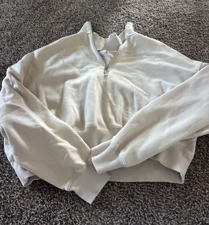Nike Pullover Sweatshirt Women’s thumbnail 1