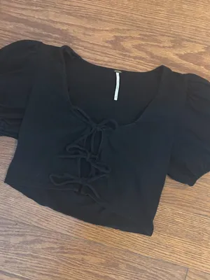 Free People Kitty Tee Black Cropped Puff Sleeve Tiered Tie-Front Closure Size XS thumbnail 4
