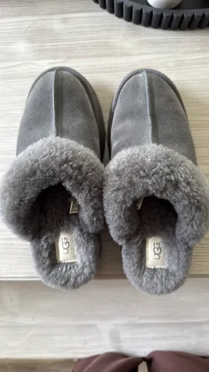 Women’s UGG Slippers thumbnail 4