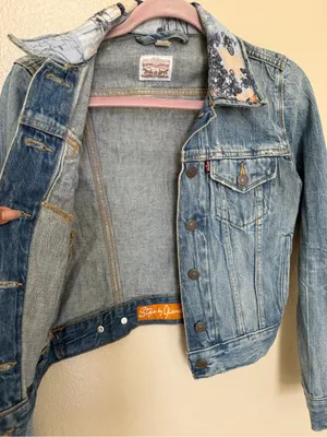 Levi’s XS Custom Motorcycle Graphic Cropped Denim Trucker Jacket thumbnail 5