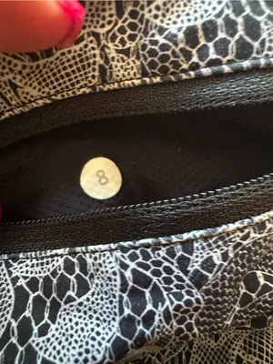 Lululemon Wunder Under Black & White Lace Nulux Leggings size 8 Excellent thumbnail 4