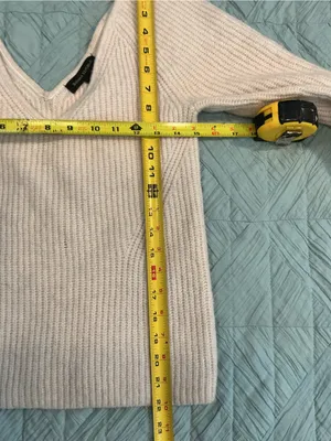Banana Republic Ribbed V-Neck Sweater - Cream thumbnail 3