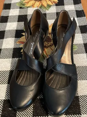 Easy Spirit Easy stride heels with Velcro closure thumbnail 1