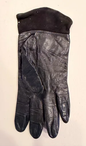 VINTAGE: Bloomingdale’s | ladies lambskin leather & suede gloves. Size: 7. thumbnail 5