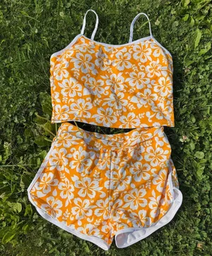 NWT Swim Mod Women's Swimwear Set, Ditsy Floral Yellow Spaghetti Strap Crop Top thumbnail 5