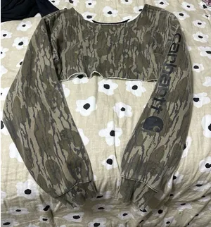 Carhartt camo cropped sweater thumbnail 1