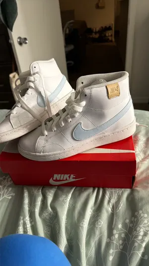 Nike Shoes Court Royale 2 Mid Women’s thumbnail 3