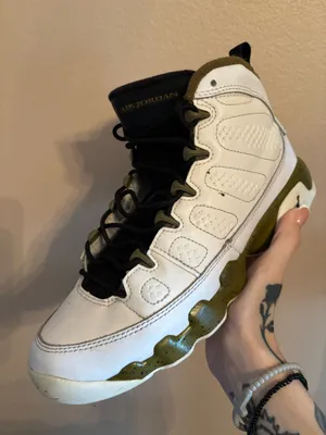 Air Jordan 9 Retro BG 'Statue' thumbnail 1
