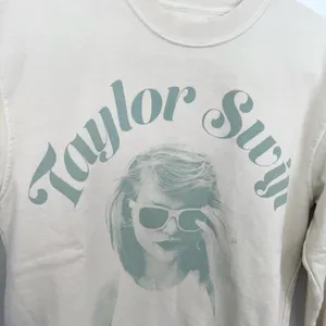 Taylor Swift 1989 Cream Sweatshirt with Green Print MEDIUM thumbnail 3