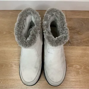 Khombu Iris Plush Faux Fur Gray Suede Winter Ankle Boots, Size 8 thumbnail 10