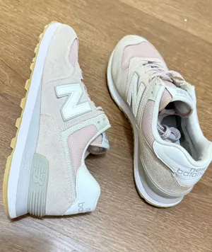 New Balance 574 Classic Women Size 9.5 Running Shoes Pink Leather Lace Up thumbnail 1
