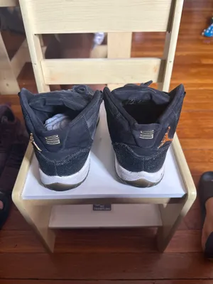 Air Jordan 11 Retro Black Gold Mens Shoes thumbnail 3