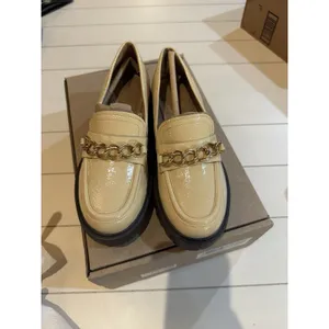 Sam Edelman Taylor Loafers Wheat Patent Size 5 Lug Sole thumbnail 2