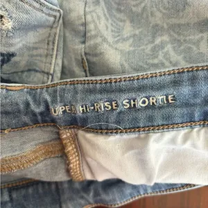 American Eagle Super Hi-Rise Shortie Palm Print Jean Shorts Size 6 thumbnail 2