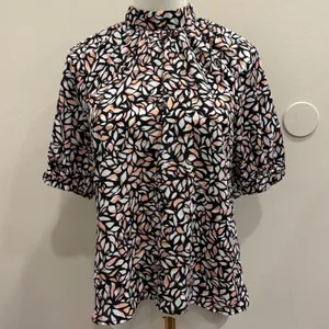 Evereve‎ Penny XS Mock Neck Puff Sleeve Leaf Print Blouse Black Pink Preppy Work thumbnail 2