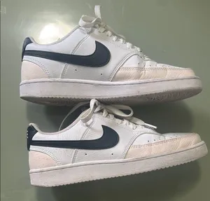 Nike White and Black Sneakers thumbnail 3